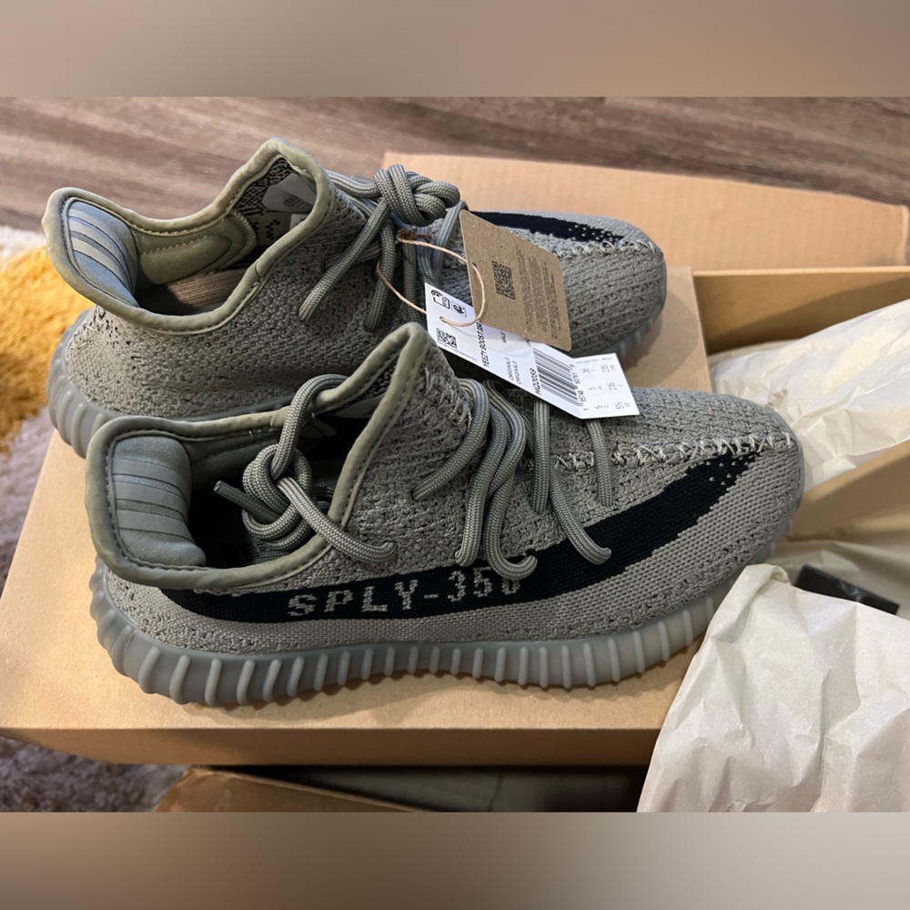 Brand New Yeezy 350 size M5.5 W6.5 color Granit